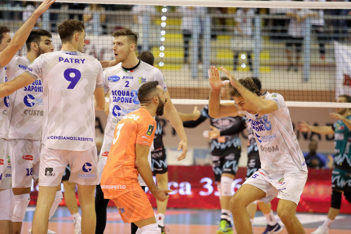 Superlega - La Top Volley Latina infiamma il pubblico contro Perugia - 