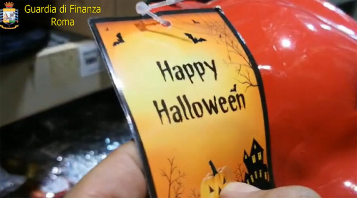 Festa di Halloween: la Finanza del Comando provinciale di Roma sequestra 11milioni di addobbi e giocattoli. VIDEO - 