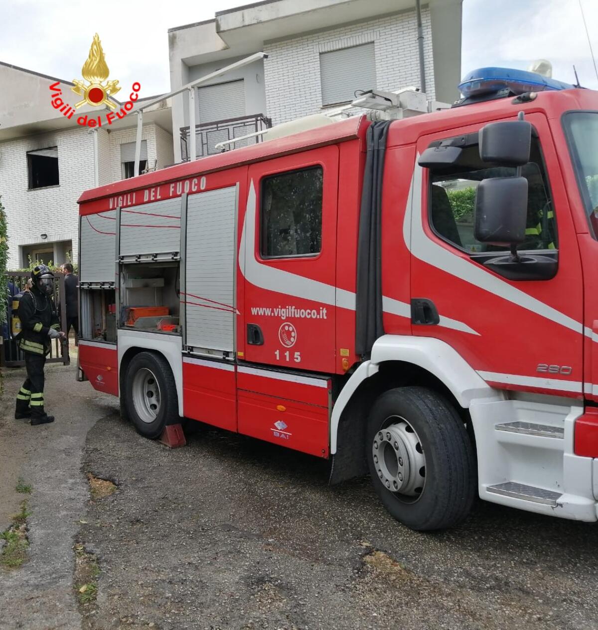Incendio in un appartamento a Priverno, al lavoro i vigili del fuoco - 