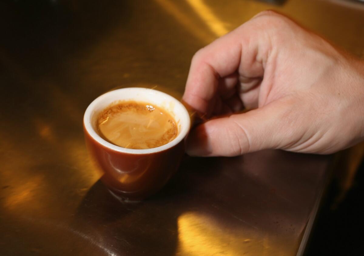 Cisterna - Vendevano cialde per il caffé in nero, dipendenti infedeli denunciati - 