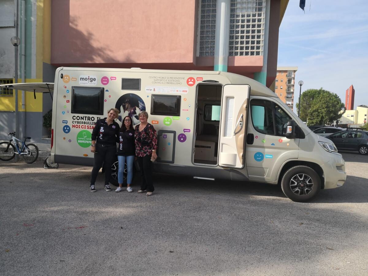 Il giro dell'Italia contro il cyberbullismo fa tappa ad Aprilia - 