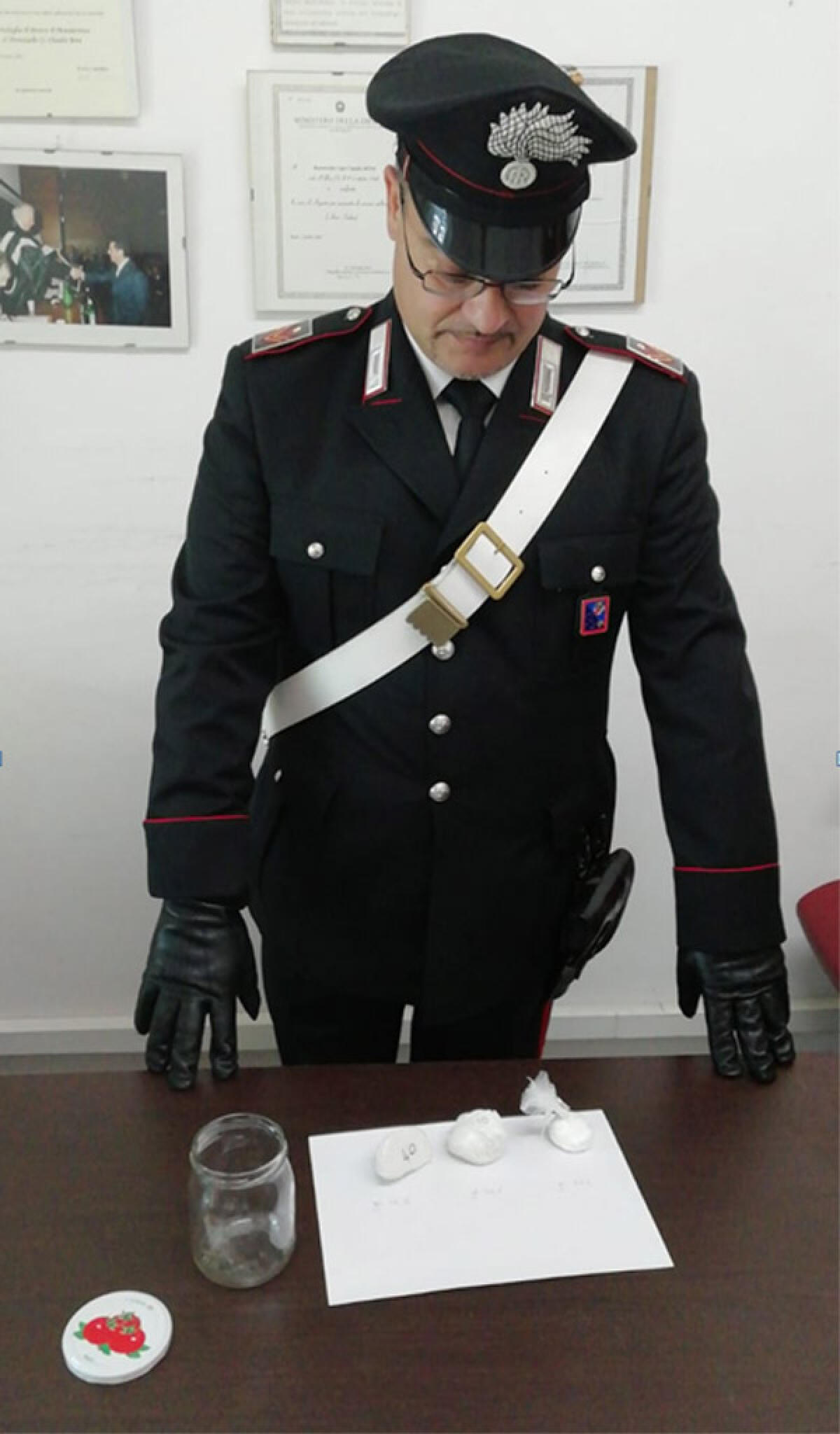 Recuperati in un terreno demaniale a Minturno 100 grammi di cocaina nascosti in un barattolo. - 