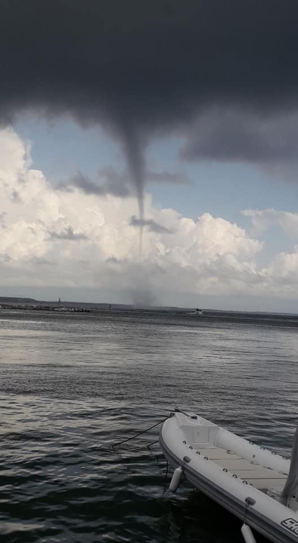 Spettacolare tromba marina ad Anzio FOTO - 