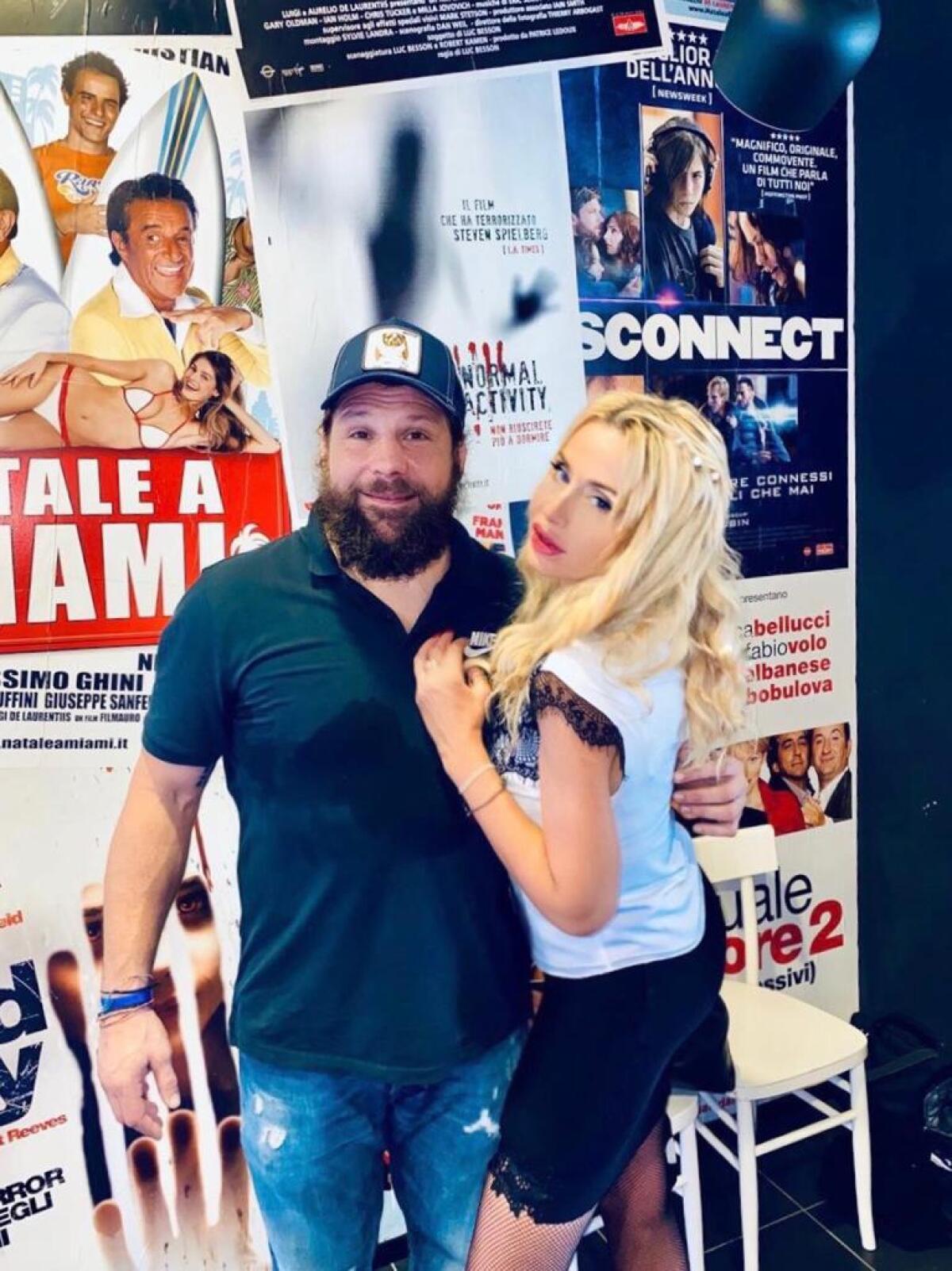Valeria Marini e Martin Castrogiovanni tra i testimonial del calendario 2020 “LinfoAmici” presentato al Cinecittà World. - 