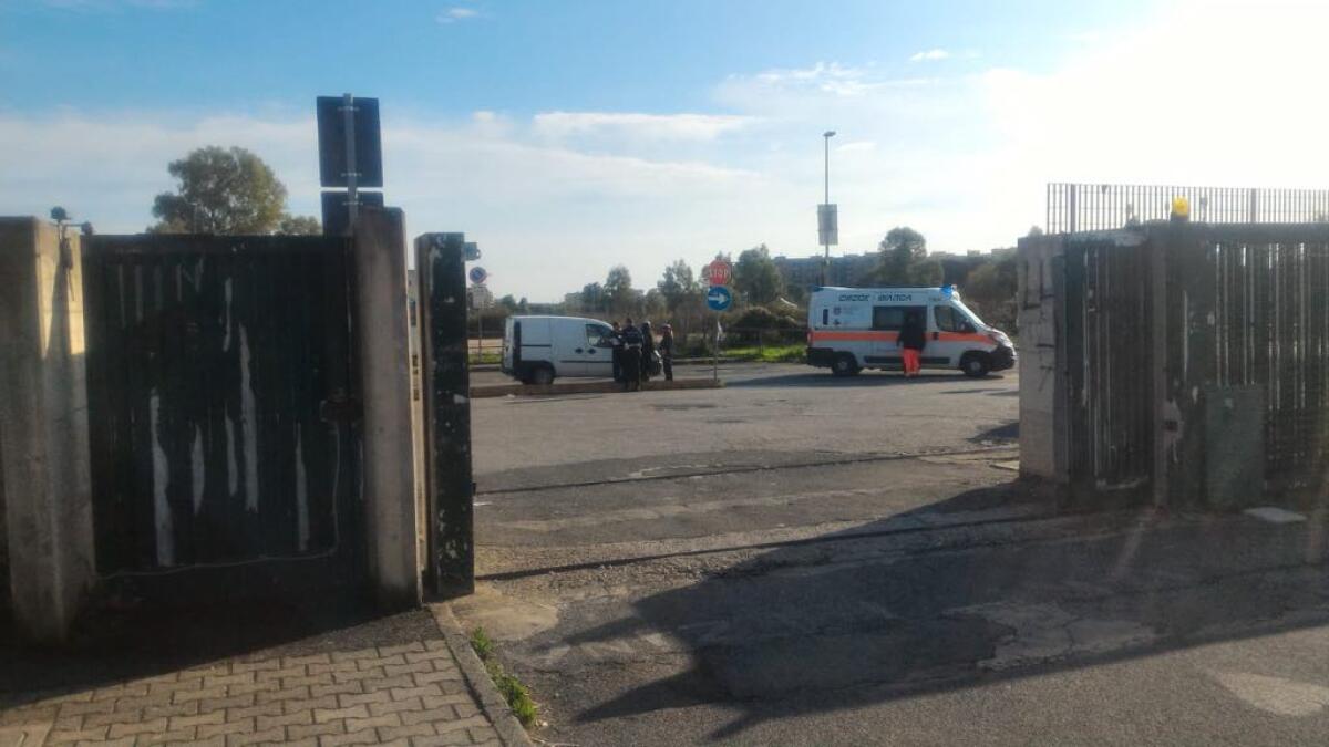 Investita mentre attraversa la strada davanti al Liceo Meucci di Aprilia - 