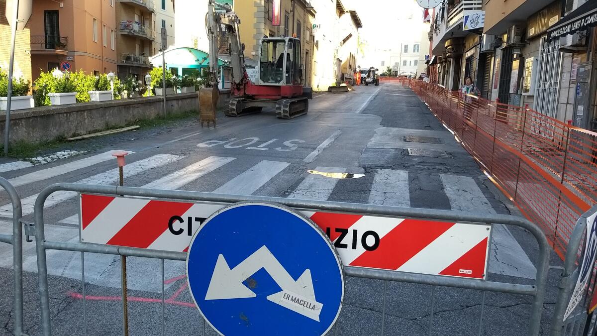 Anzio - Cantiere in Via Aldobrandini, nuovi lavori e strada chiusa - 