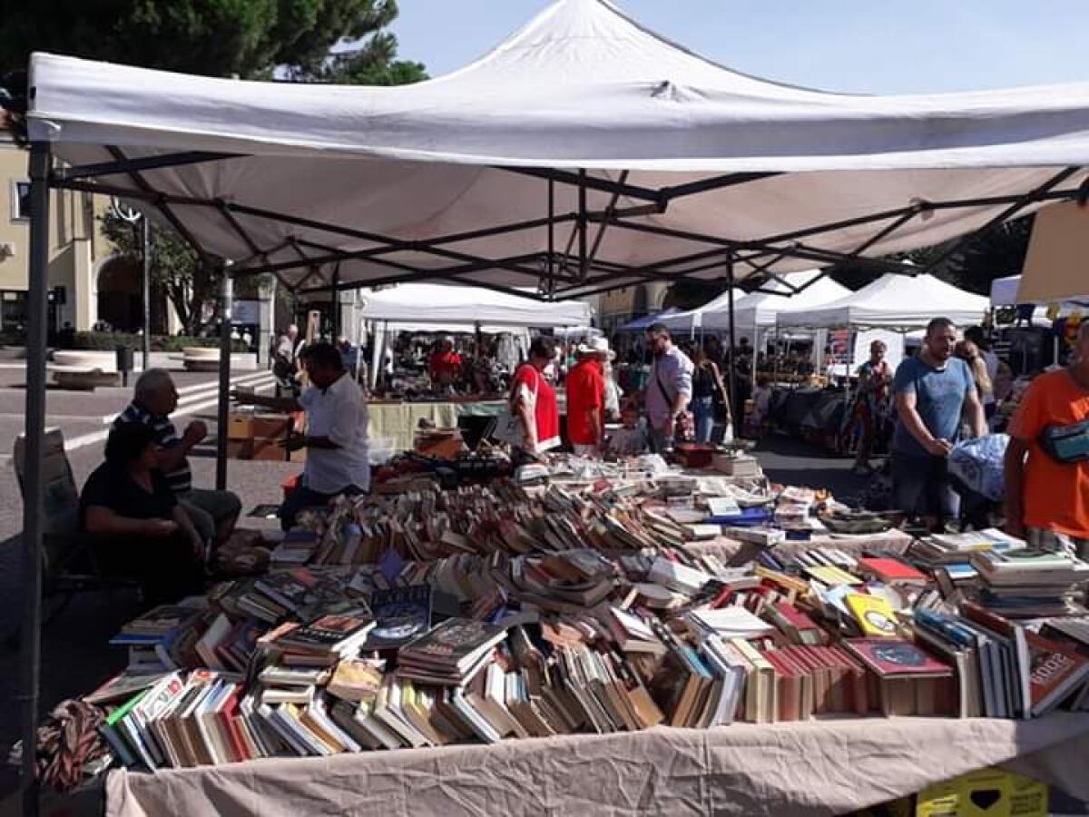 Torna in Piazza Roma, ad Aprilia, il mercatino della terza domenica del mese. - 