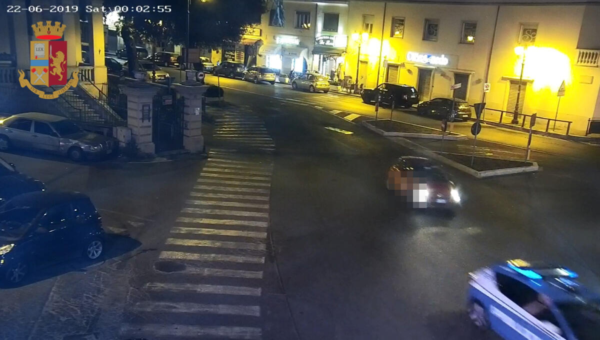 Furti negli esercizi commerciali di Velletri, 2 arresti e 2 denunce - 