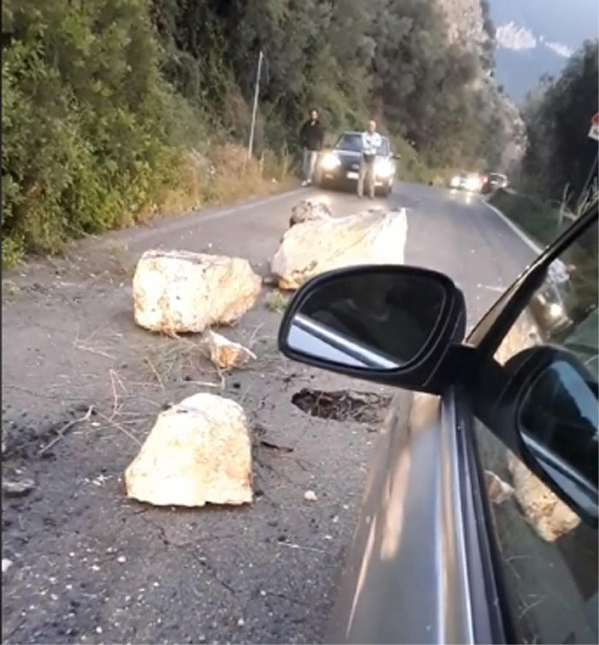 Crollo sulla via Norbana, domani si aprono i cantieri - 