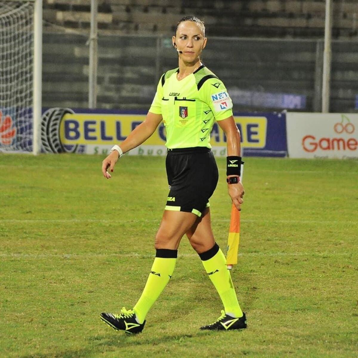 Insulti sessisti alla guardalinee di Latina per un goal annullato - 