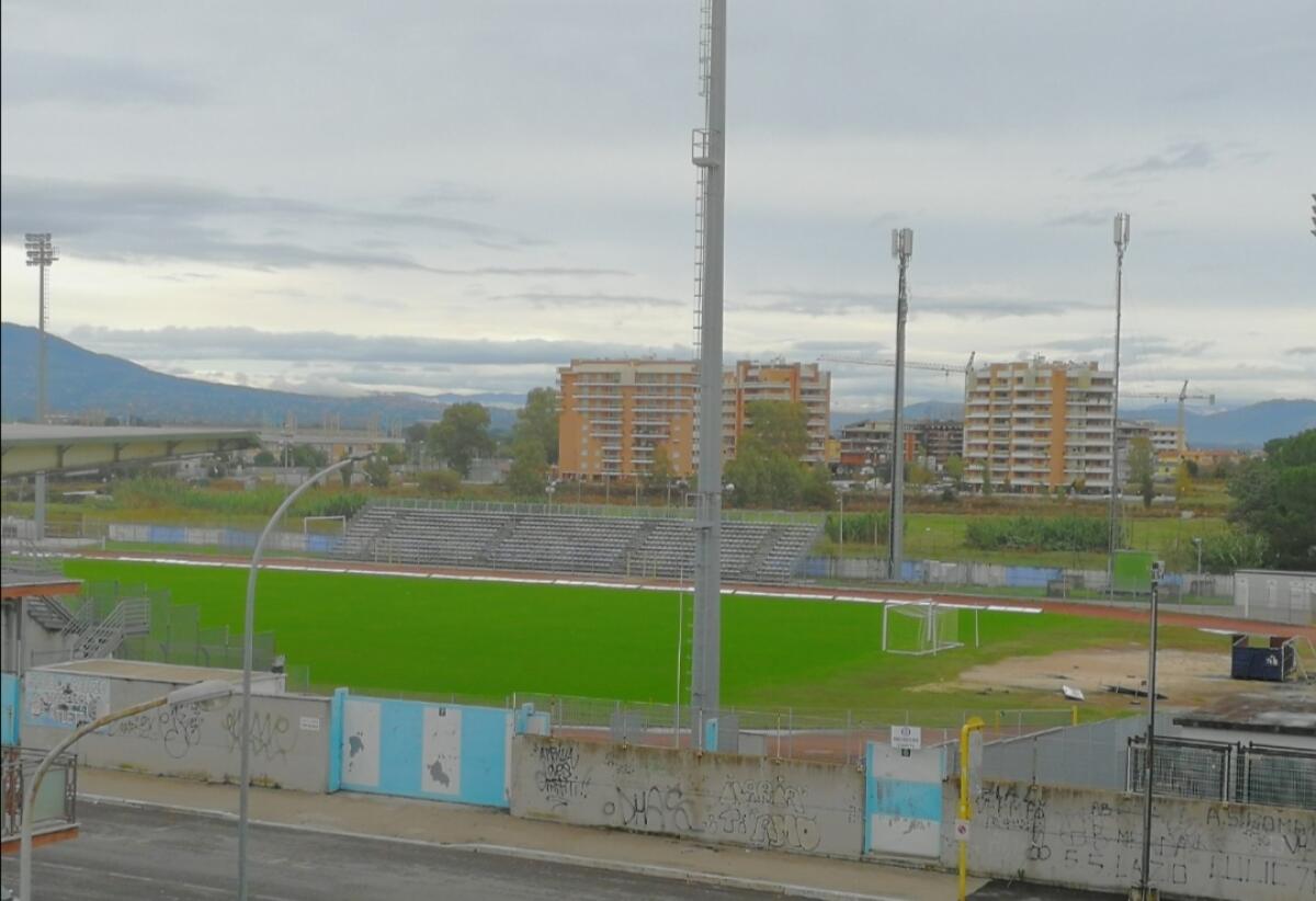 Aprilia, "Che fine ha fatto il palazzetto dello sport?" - 