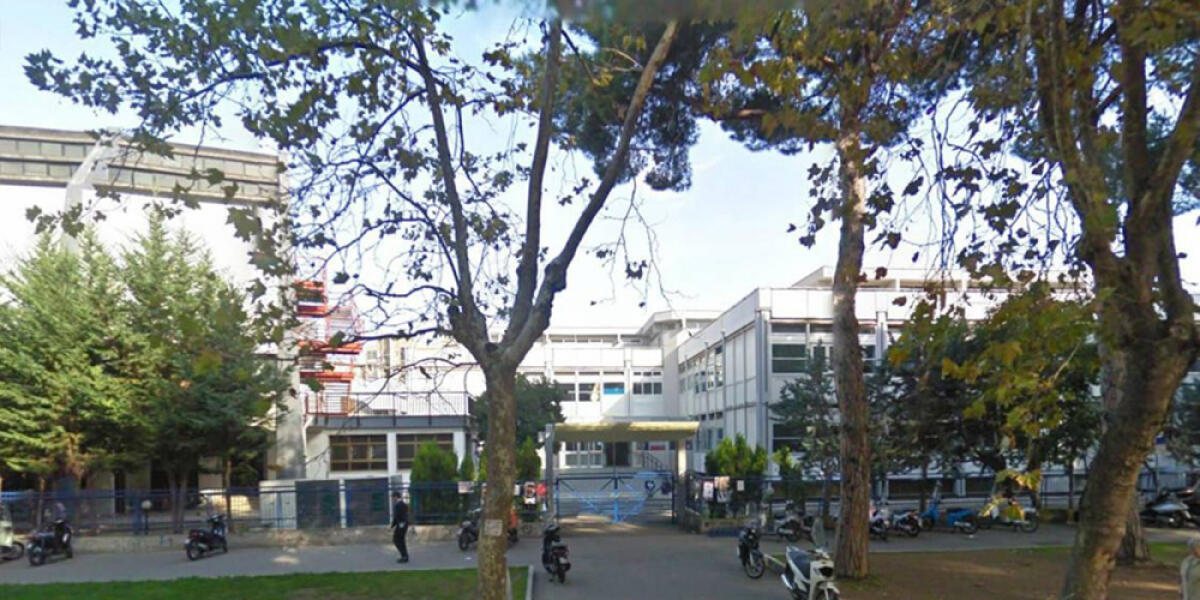 Scritte offensive sui muri del liceo classico di Latina, le 2 responsabili pagheranno la rimozione - 