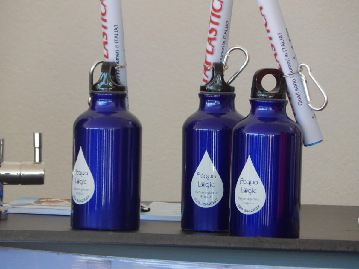 Aprilia - Scuola Selciatella, donate agli alunni borracce per ridurre l’uso di plastica - 