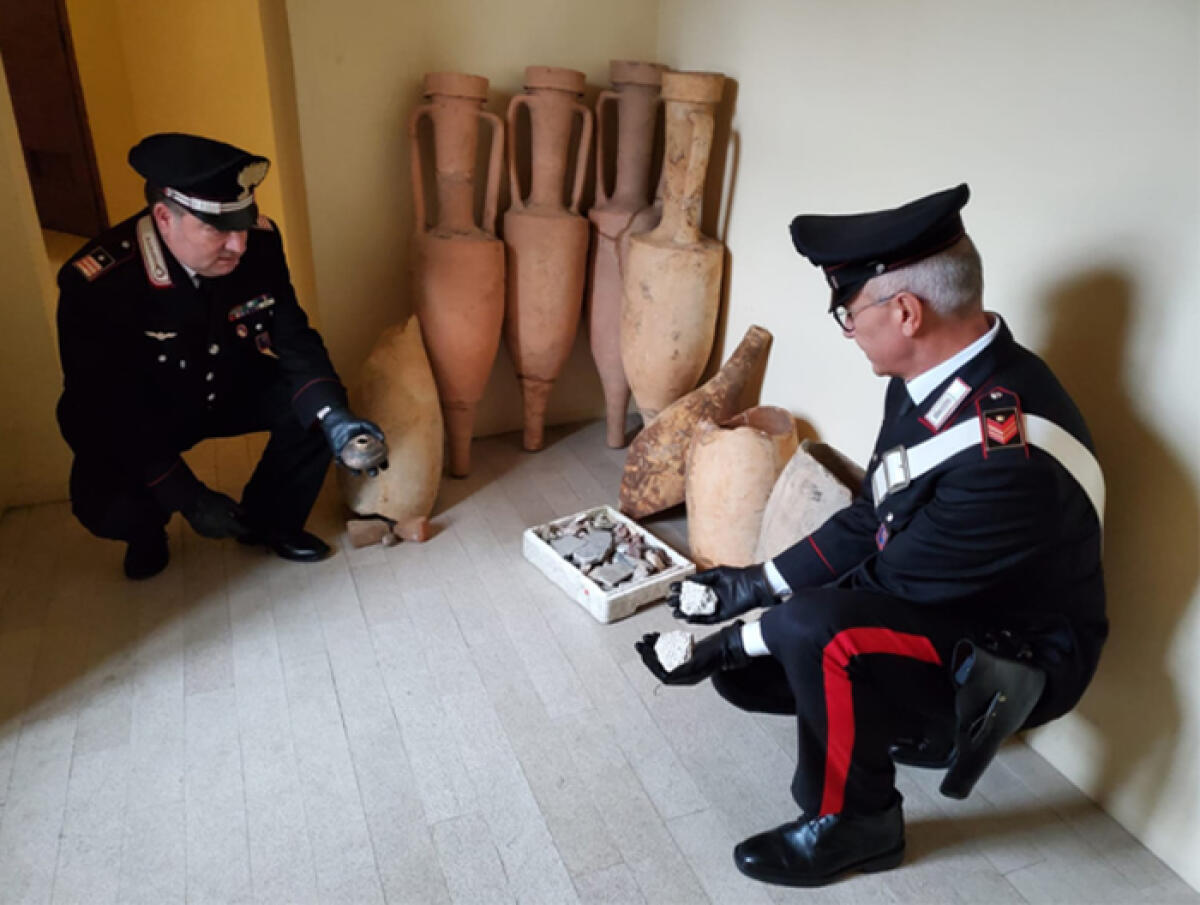 Custodiva in casa reperti archeologici di tarda età romana: denunciato un 62enne di Fondi. - 
