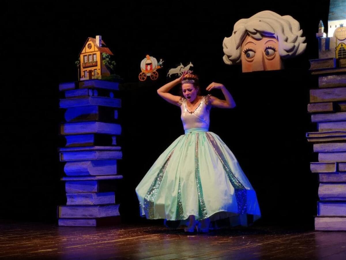 A Formia lo spettacolo per ragazzi “Cenerentola in bianco e nero” - 