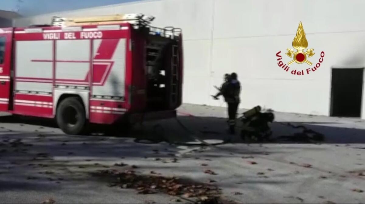 Capannone in disuso in fiamme a Cisterna, in località Cerciabella. - 