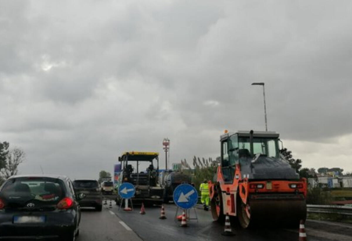Code sulla Pontina, per lavori in corso all’altezza di Campo di Carne, ad Aprilia. - 