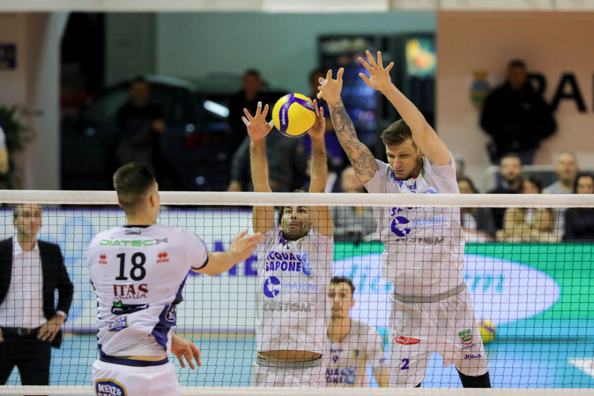 Pallavolo di Superlega: la Top Volley combatte ma Trento la spunta in quattro set. - 