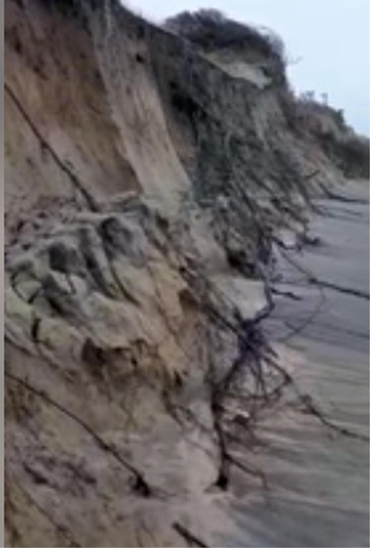 Maltempo, crolla la duna tra Capoportiere e Rio Martino. Danni a Nettuno, Velletri ed Aprilia - 