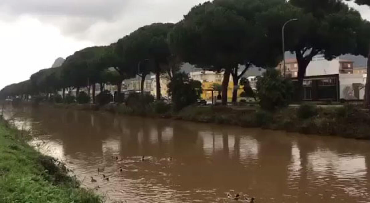 Bomba d'acqua su Terracina, allagamenti e disagi. DOMANI SCUOLE CHIUSE - 