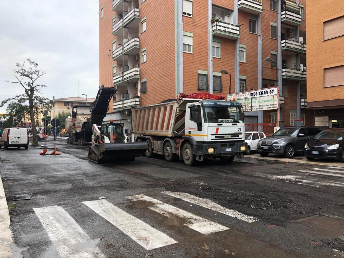 Strade a Pomezia: partono i lavori di manutenzione straordinaria per il rifacimento del manto stradale. - 