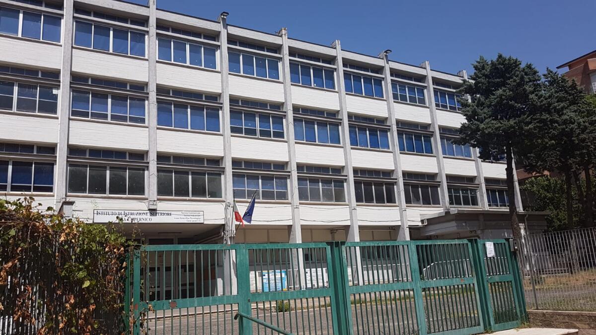 Infiltrazioni d'acqua all’Istituto "Copernico" di Pomezia: il Comune incontra una delegazione di studenti. - 