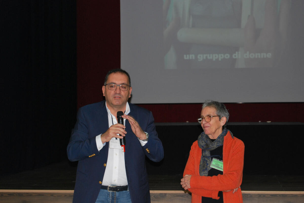 Visita del Sindaco di Aprilia al carcere di Latina, per la consegna di 70 formelle in terracotta realizzate dalle detenute. - 