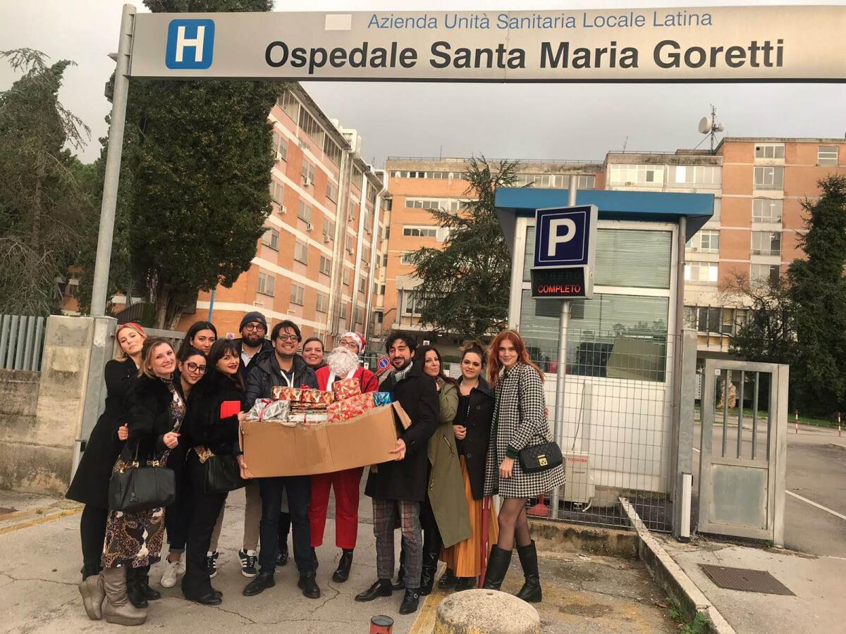 Il Rotaract Club di Latina dona giocattoli e libri per allietare il Natale. - 