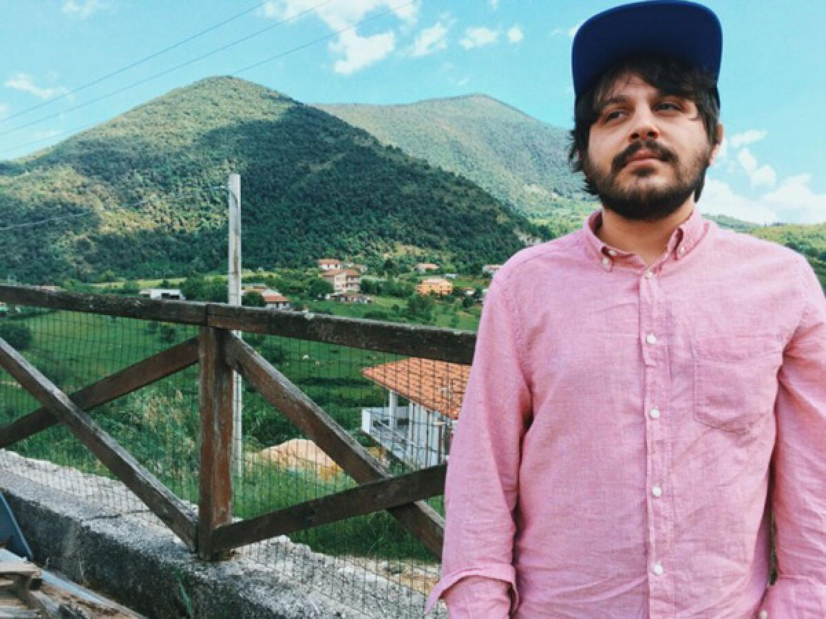 Anche Latina, come Bologna, dedica le luminarie natalizie ad un suo cantautore: nella via dei Pub i versi di Calcutta. - 