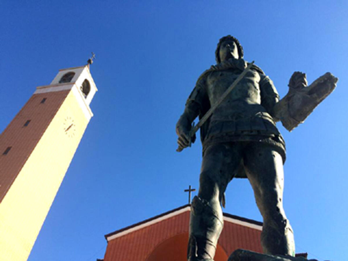 Giornata dedicata agli scomparsi, ad Aprilia la statua di San Michele si illumina di verde - 