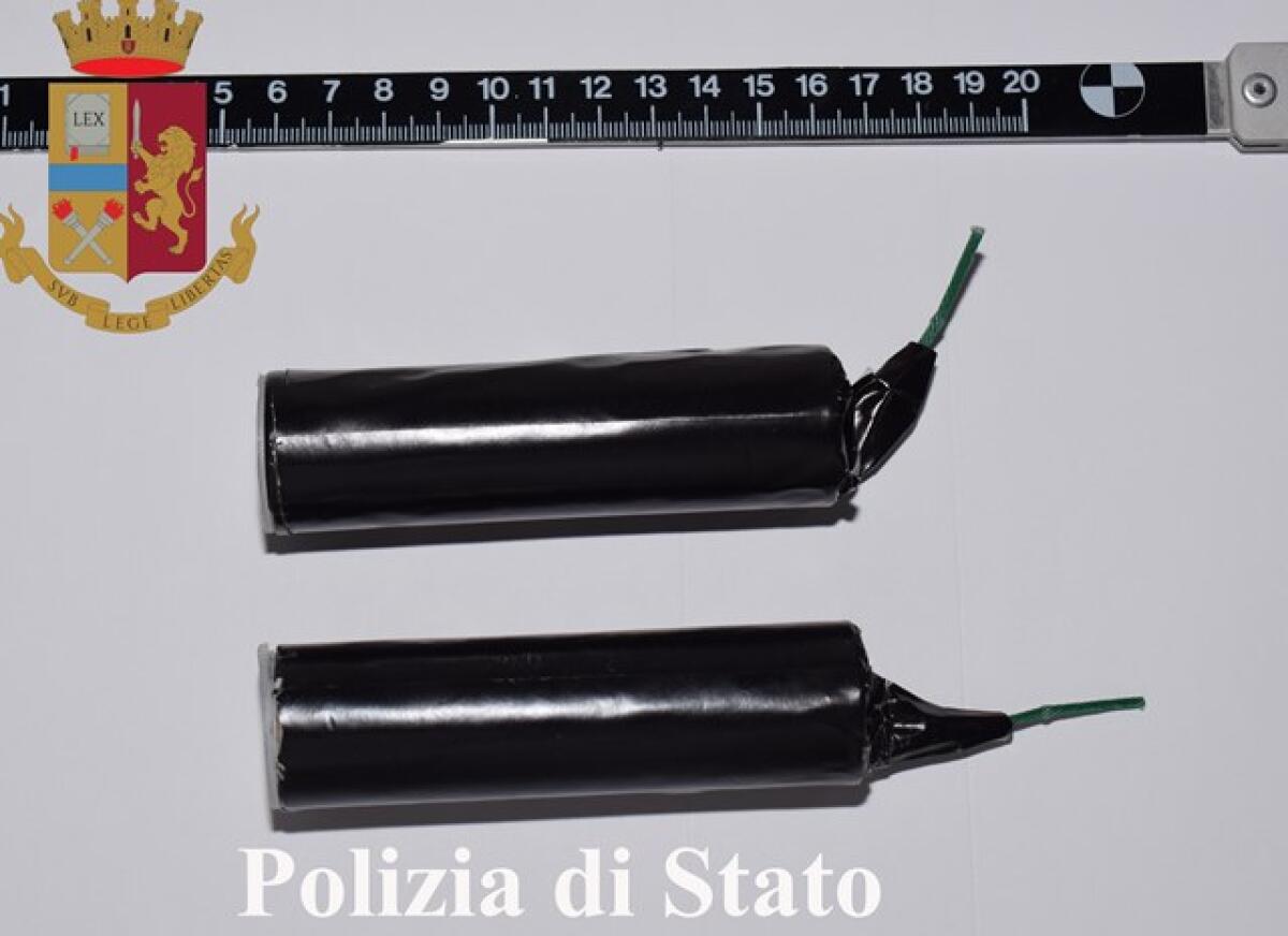 27enne di Cisterna denunciato dalla Polizia dopo una lite in discoteca, a Roma. In casa deteneva armi ed esplosivi. - 