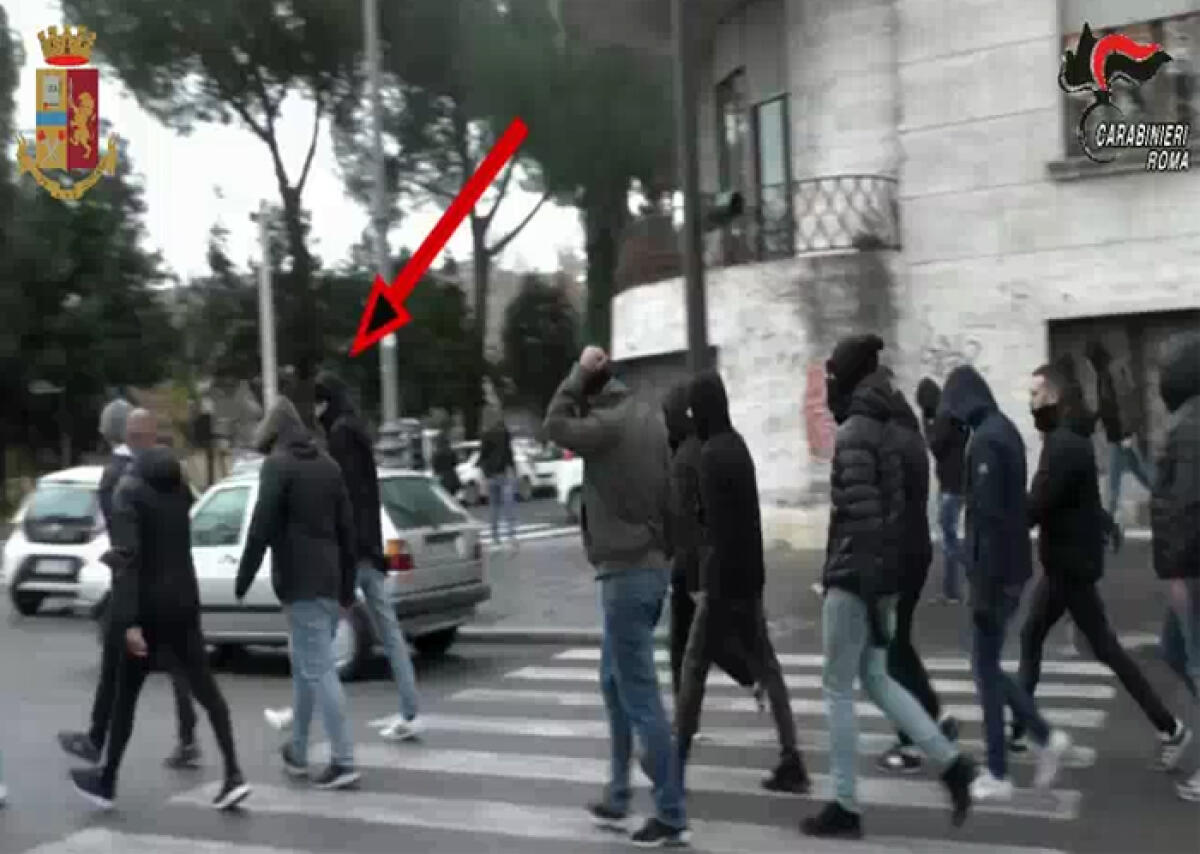 Carabiniere aggredito a Trastevere, a Roma, da tifosi della Lazio: in manette uno dei teppisti. Perquisizioni anche ad Anzio. - 