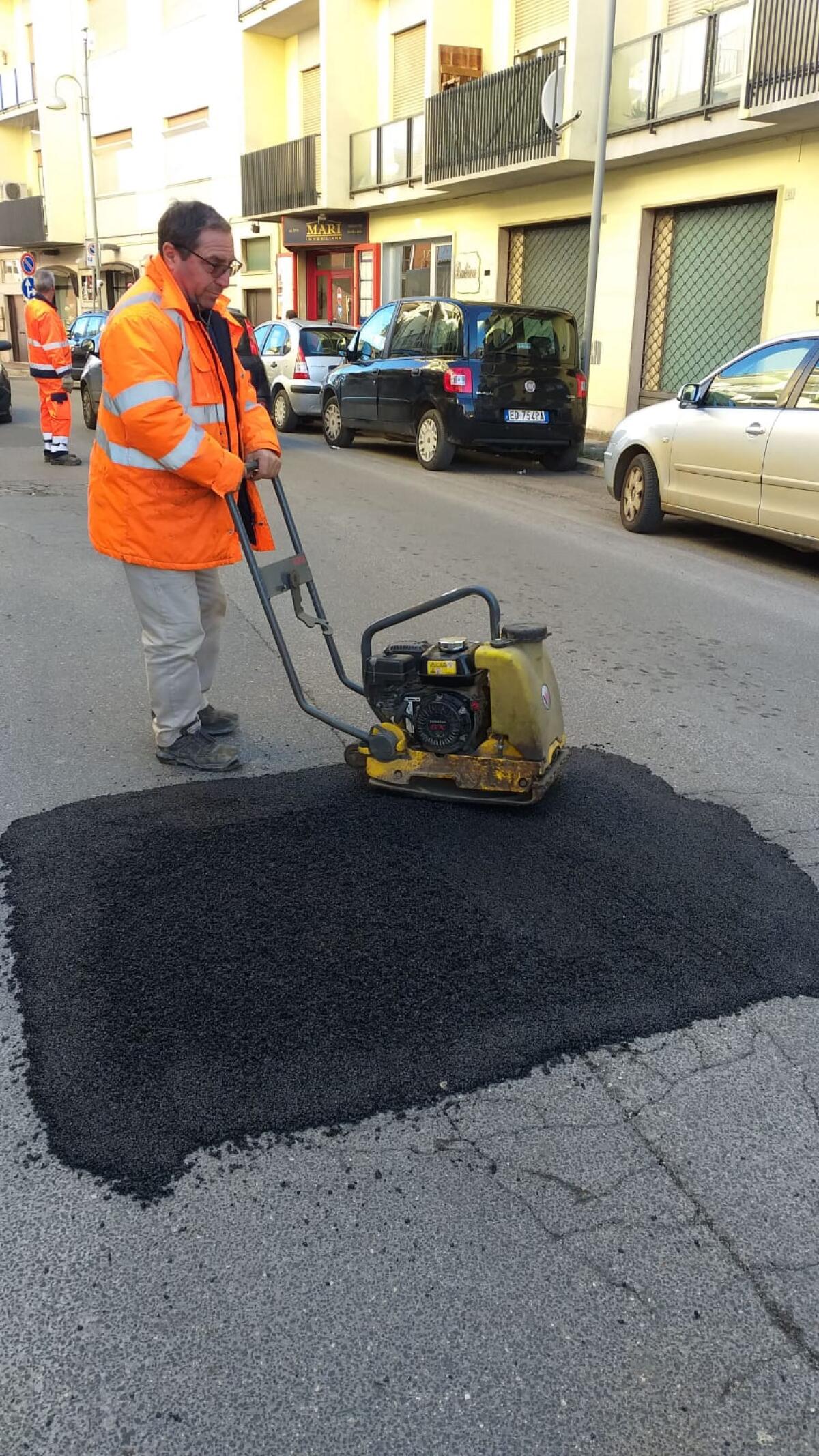 Buche e dissesti: riprese a Cisterna le attività di manutenzione delle strade. - 