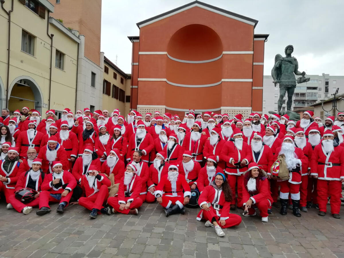 Natale da record per Vespa Club Aprilia e Motoclub Innocenti - 