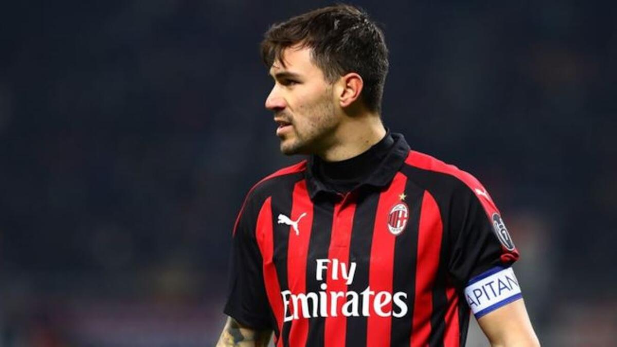 Tampona un Doblò sulla Pontina, causando il ferimento di due persone: alla guida c’era il capitano del Milan, Alessio Romagnoli. - 