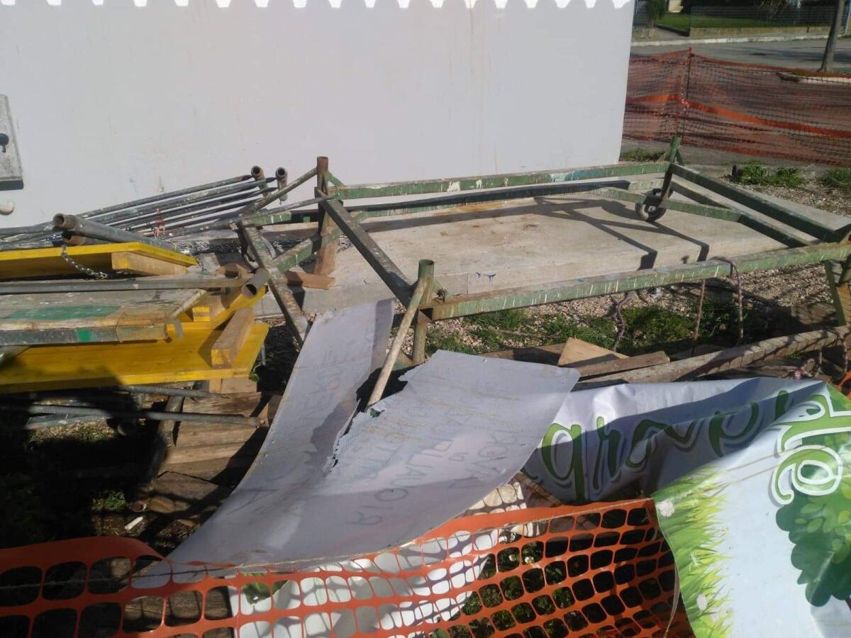 Vandali in via Aldo Moro ad Aprilia, “Cerchiamo di fare il possibile per il quartiere e questo è il ringraziamento” - 