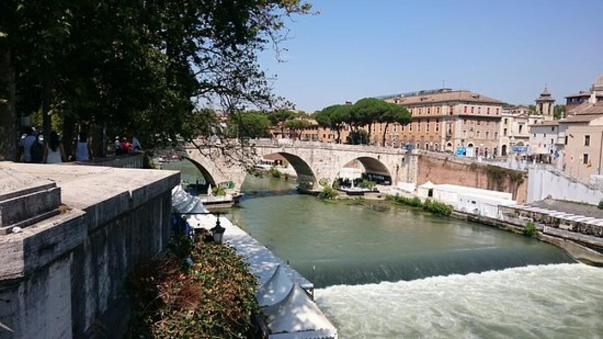 Una 21enne di Velletri finisce nelle acque del Tevere, a Roma: salvata dai soccorritori. - 