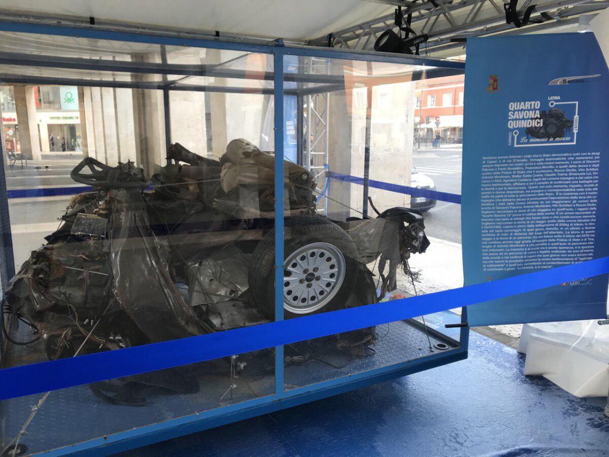 I resti dell'auto della scorta del giudice Falcone lasciano Latina, "E' stato un evento importante" - 