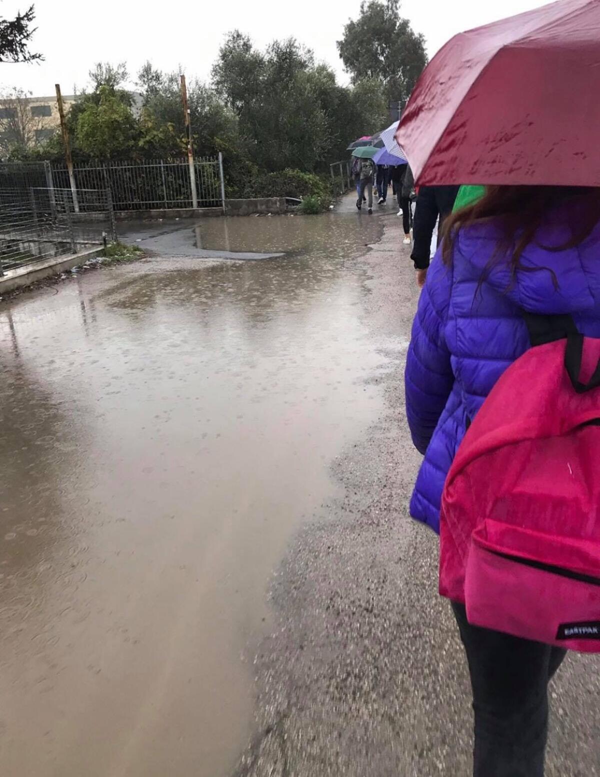 Aprilia, traffico in via Carroceto: "Subito la messa in sicurezza" - 