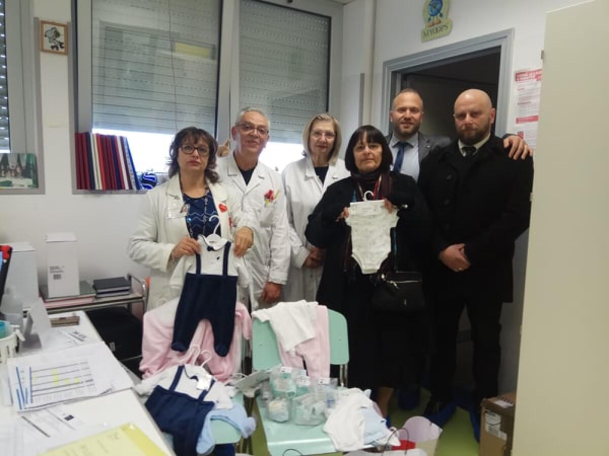 Tutine e giochi donati ai reparti di Neonatologia e Pediatria del Goretti di Latina. - 