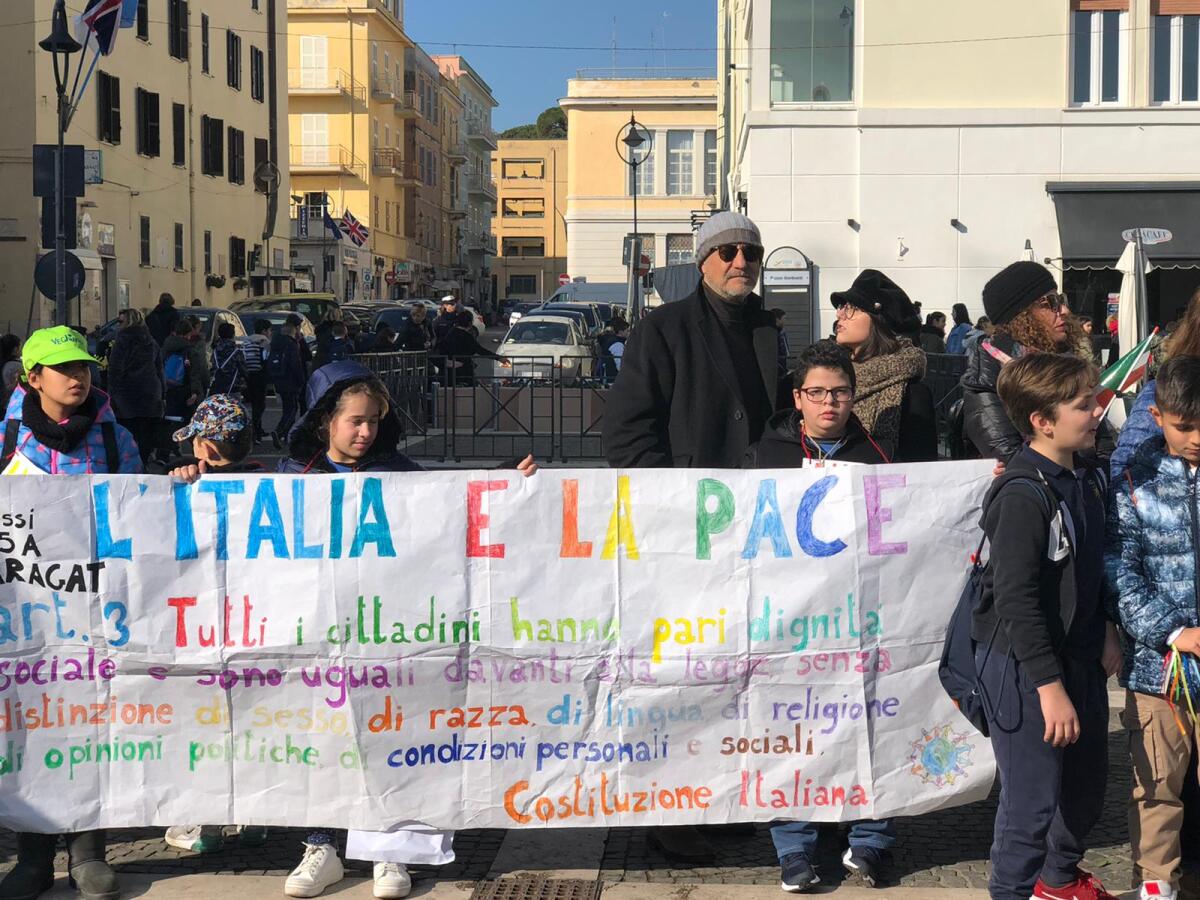 76° Anniversario dello Sbarco di Anzio: in piazza Garibaldi un "simbolo della pace umano" - 