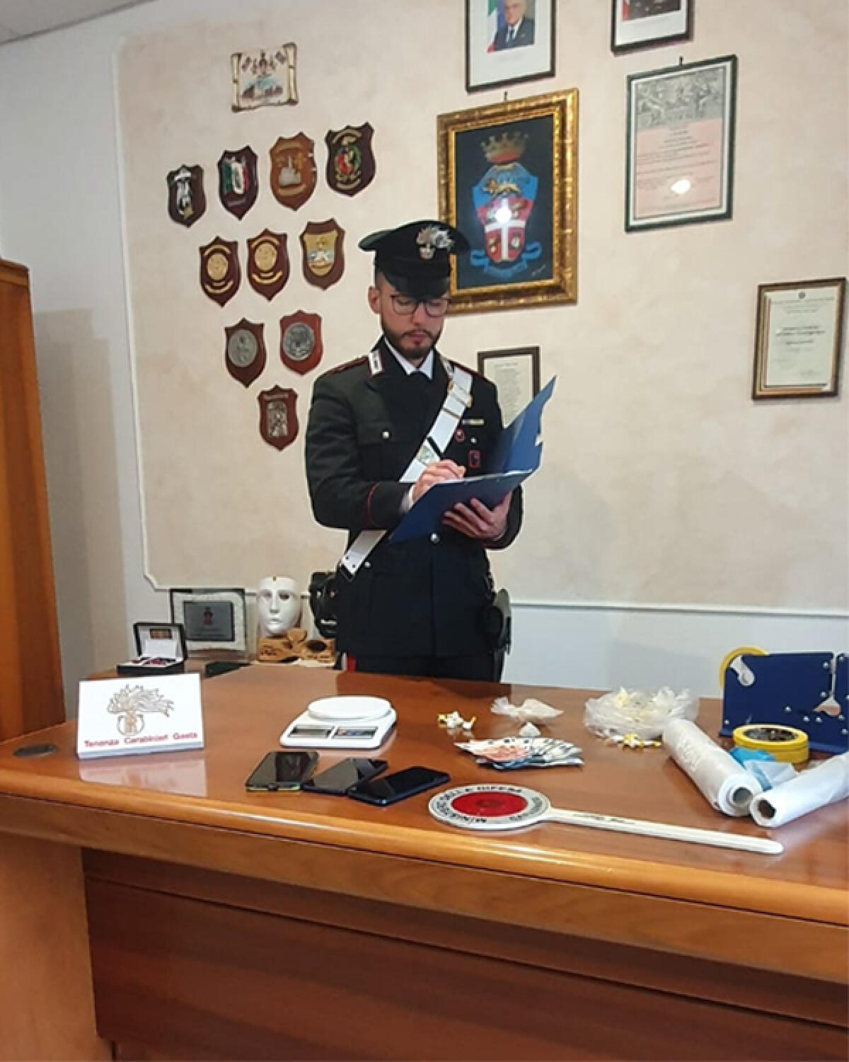 Fugge all’alt dei Carabinieri, poi tenta di investirli: 30enne in manette a Gaeta per droga. - 