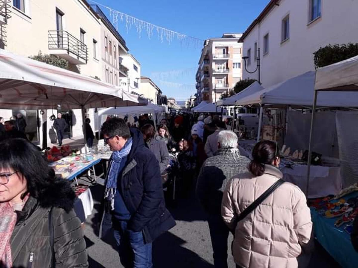 Questa domenica 19 Gennaio in Piazza ad Aprilia torna il mercatino della terza domenica. - 