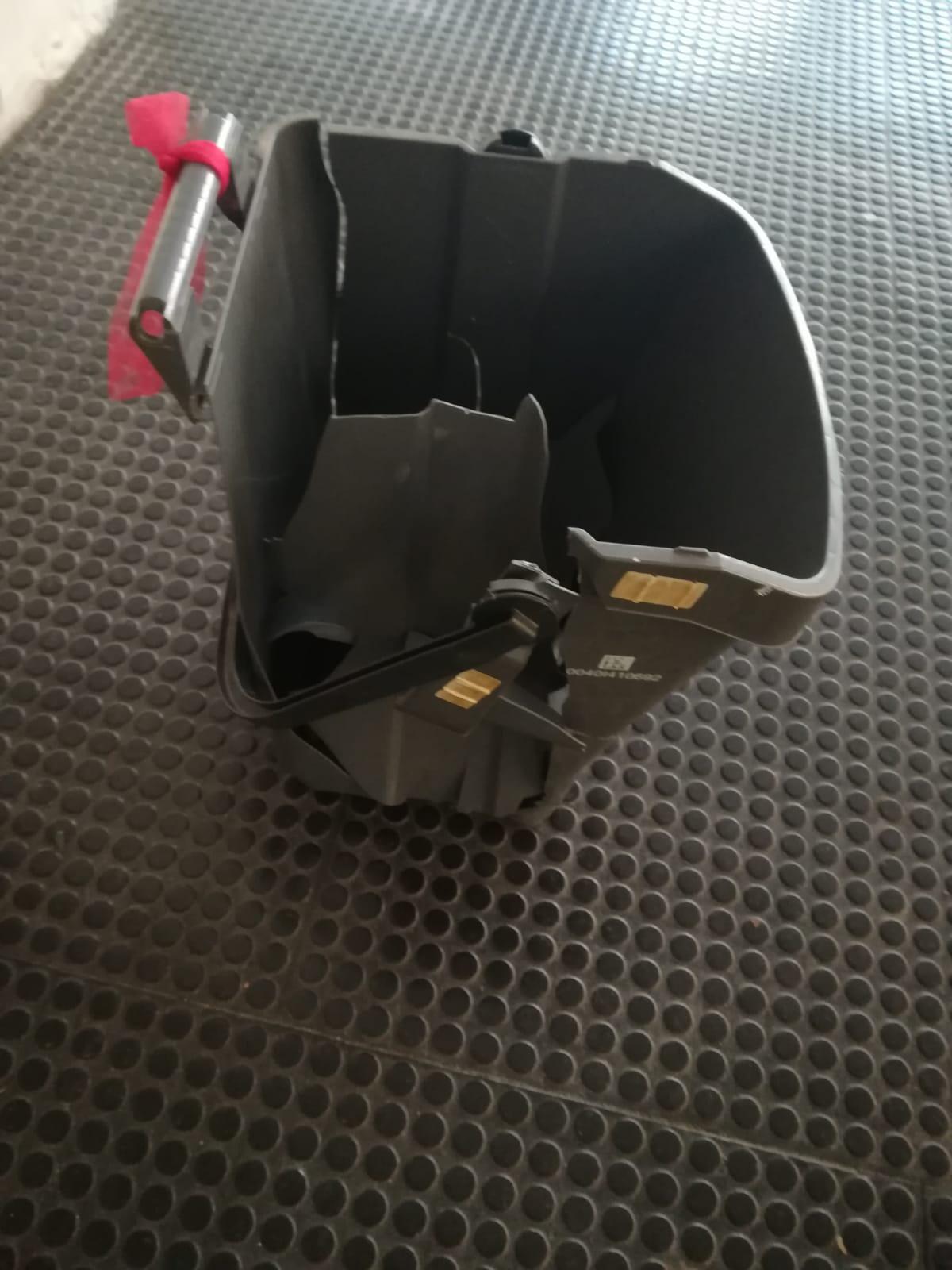 Aprilia - Danneggiati i mastelli dell'indifferenziata in via dei Lauri - 