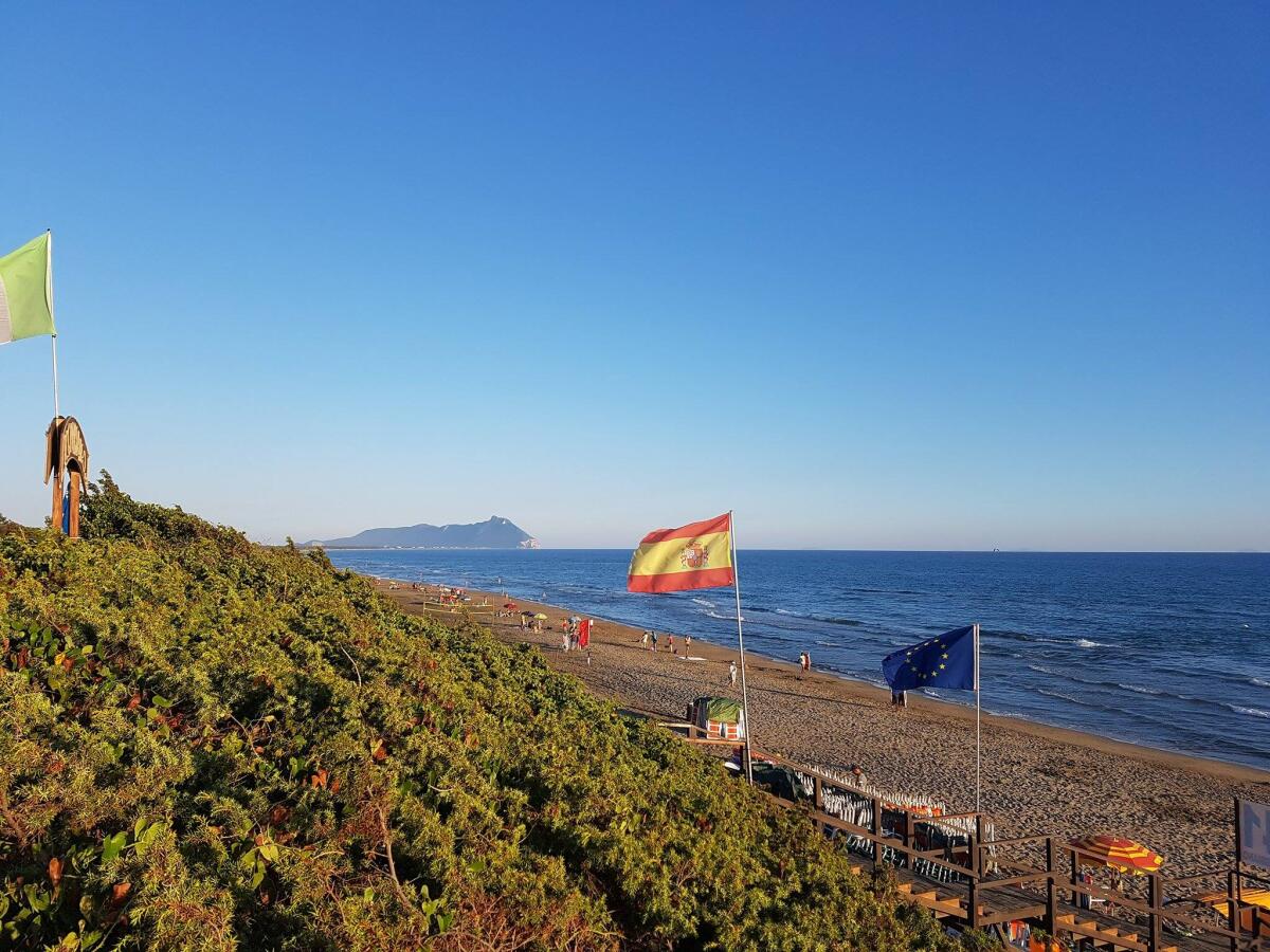 Rubano un computer da un’auto sul lungomare di Sabaudia: individuati e denunciati dai Carabinieri. - 