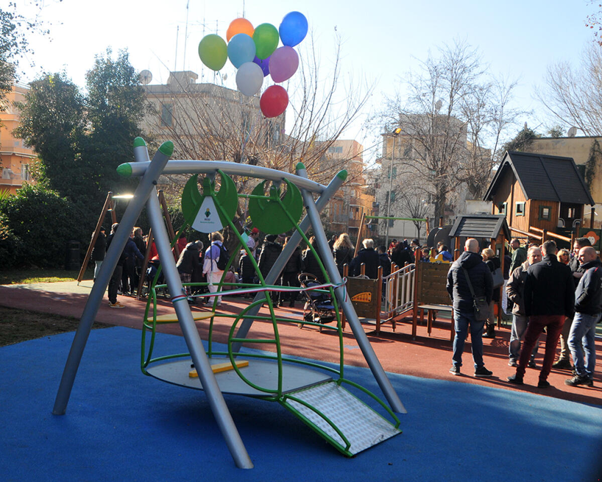 Inaugurata la nuova altalena inclusiva  al Parco di Villa Adele, ad Anzio. - 