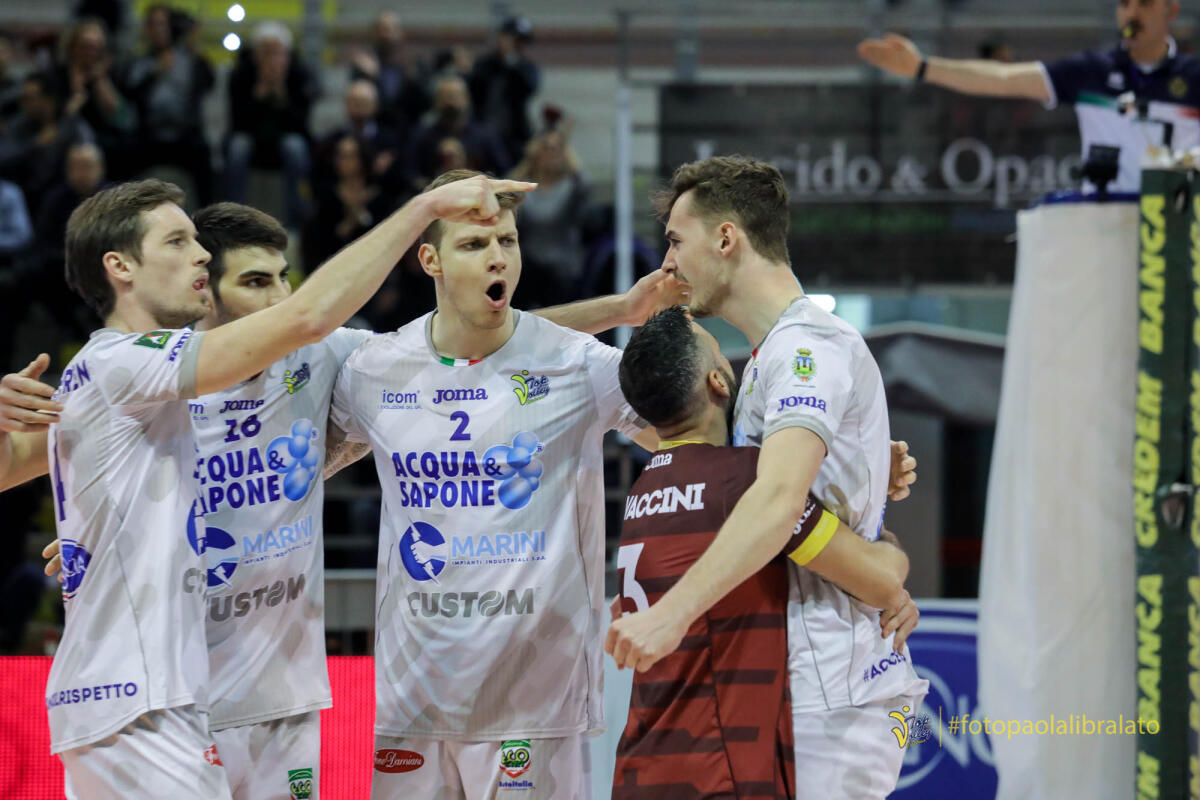 Pallavolo di Superlega: il campionato si fermerà per questo weekend, la Top Volley il primo marzo a Trento. - 