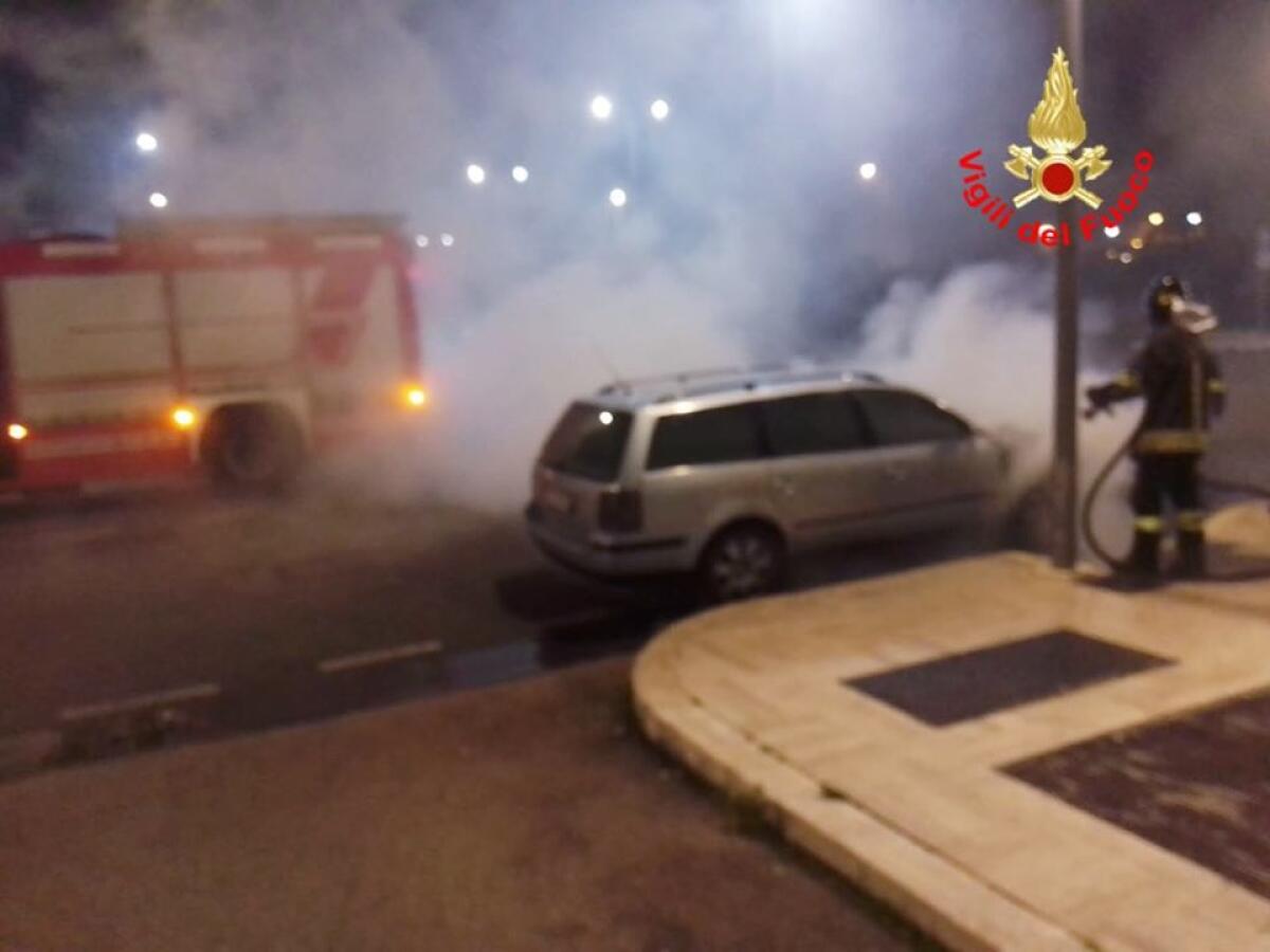 Incendio doloso a Latina, danni ad un'auto e un furgone - 