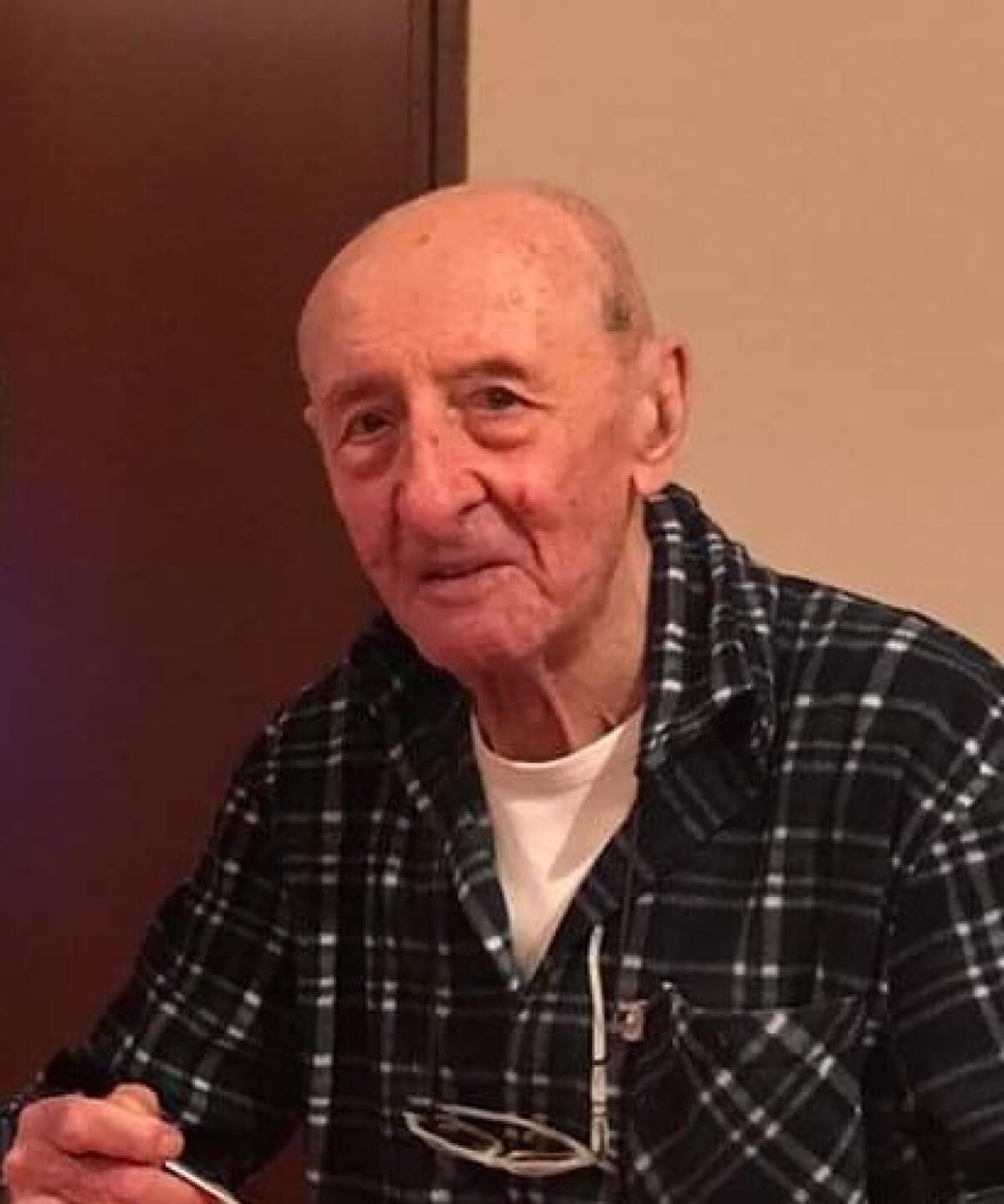 Ultimo saluto oggi ad Aprilia al Maresciallo Italo de Vita: i funerali presso la Chiesa di San Michele Arcangelo. - 