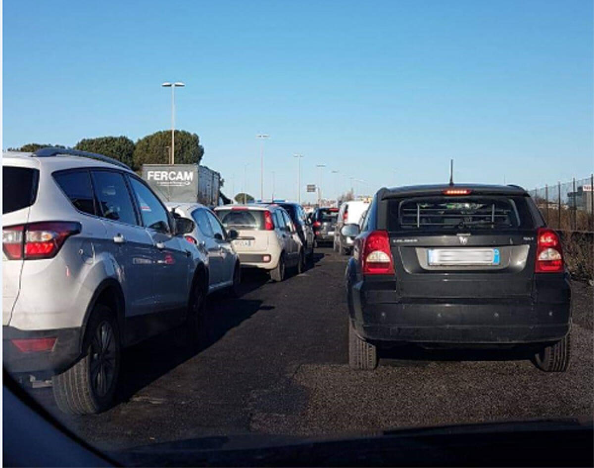 Disagi alla viabilità questa mattina sulla Pontina e sulla Nettunense per una serie di incidenti. - 